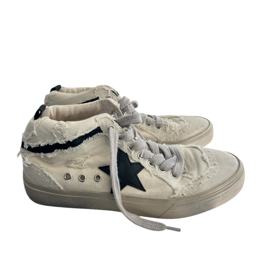 ShuShop Women's Sneakers - Cream and Black. Size 6.5